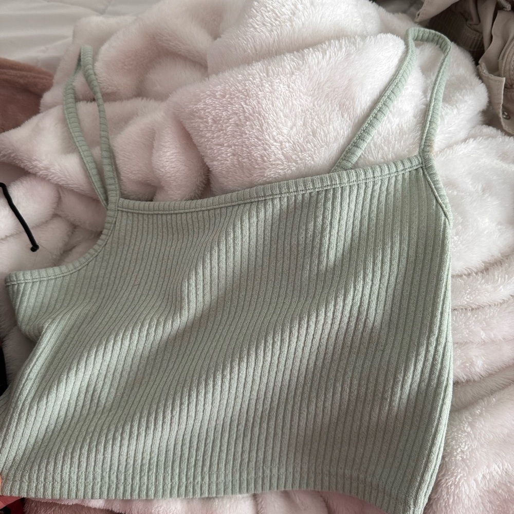 Cute basic green crop tank. H and M. Size M